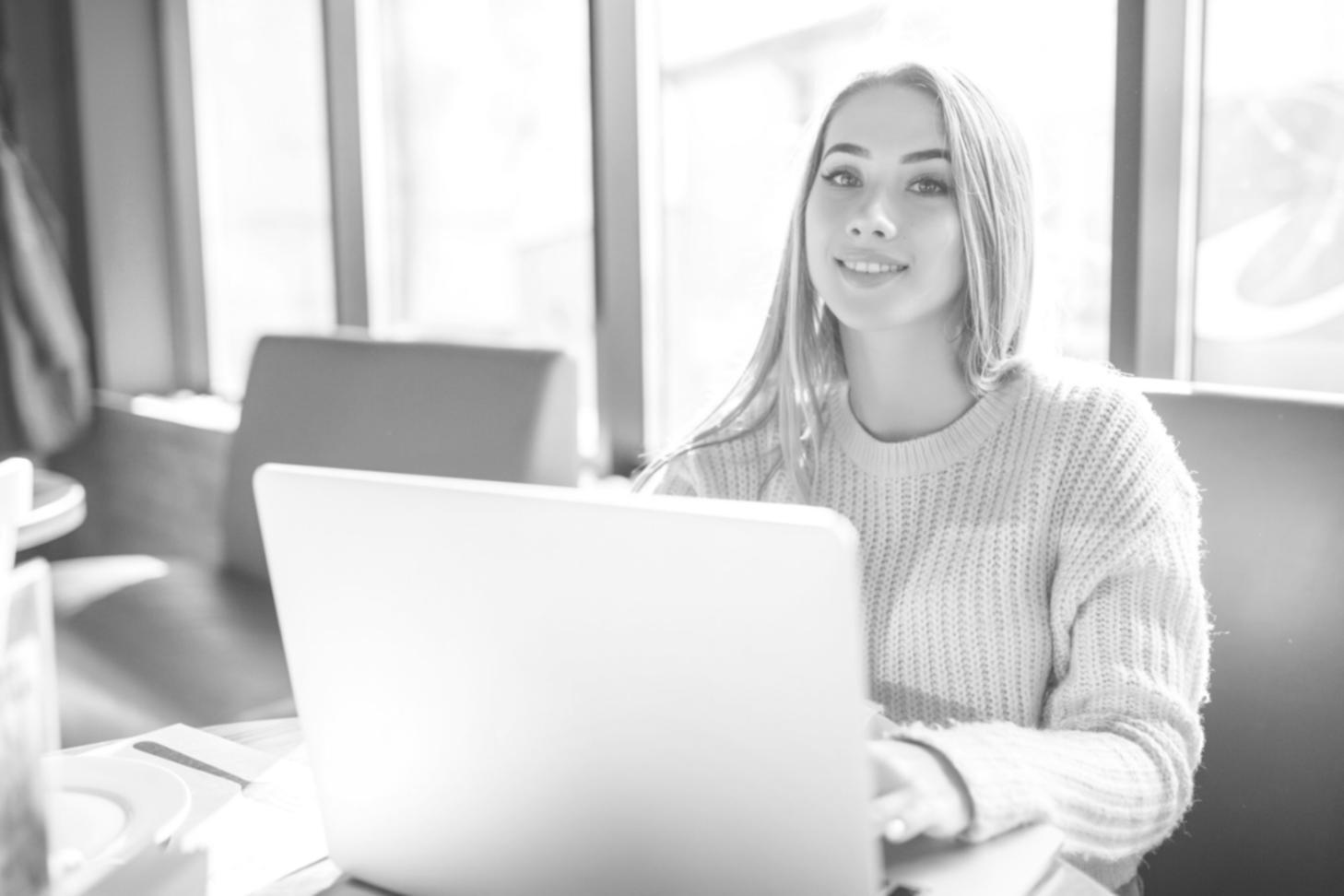 Демонстрація сучасних технік макіяжу та стилю